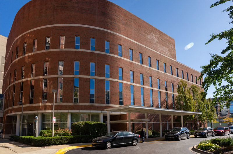 U of I Cancer Center Building