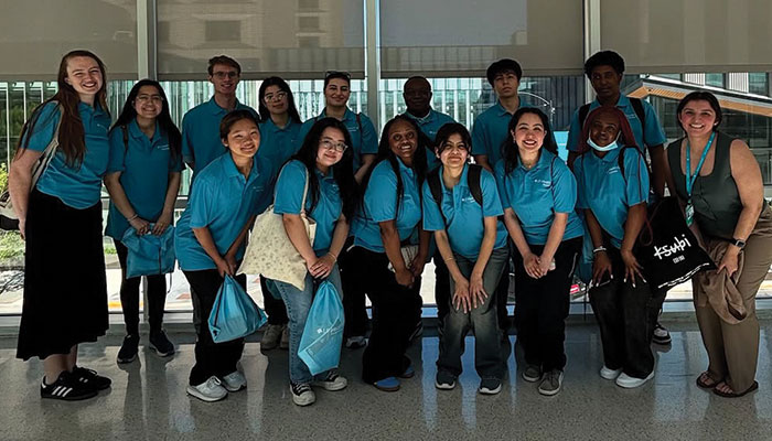 UI Health Surpasses 1000 Active Hospital Volunteers